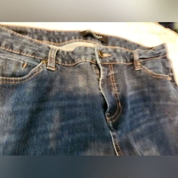 Liverpool Like New Jeans. Skinny Capri. Stretch. Size 14. - Picture 8 of 12